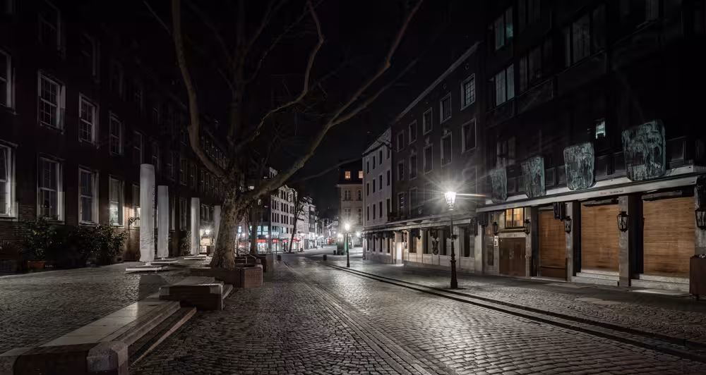 Rheinstraße bei Nacht